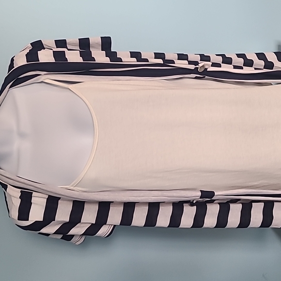 Agenda Large Summer Top - Picture 7 of 10